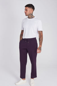Discover the latest trends in casual trousers with a modern London style. Find comfortable and fashionable options to elevate your everyday wardrobe.