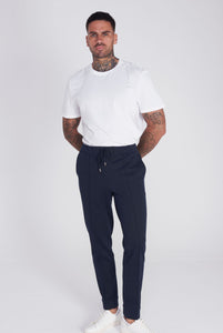 Discover the perfect modern London style with our navy cotton trouser. Bring a touch of sophistication to your look with this versatile and stylish piece.